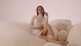 Cansu Dere feet photo thumbnail