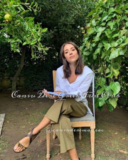 Cansu Dere feet photo thumbnail