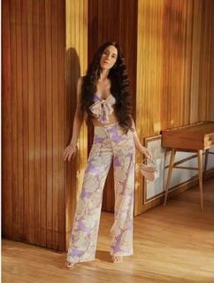 Cansu Dere feet photo thumbnail