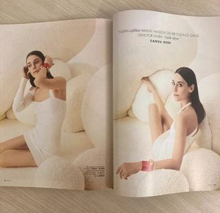 Cansu Dere feet photo thumbnail