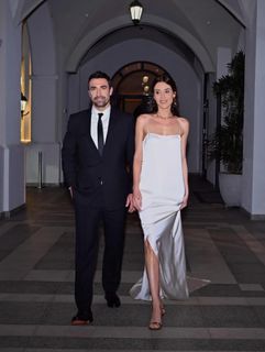 Cansu Dere feet photo thumbnail