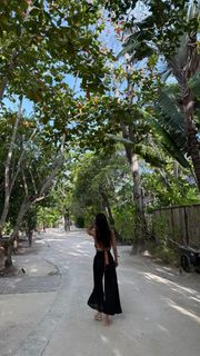 Cansu Dere feet photo thumbnail