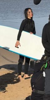 Cansu Dere feet photo 1