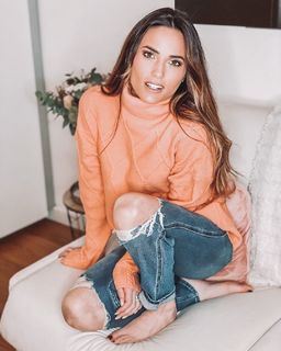 Capucine Anav feet photo thumbnail