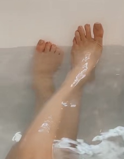 Capucine Anav feet photo thumbnail