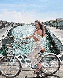 Capucine Anav feet photo thumbnail