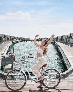 Capucine Anav feet photo thumbnail