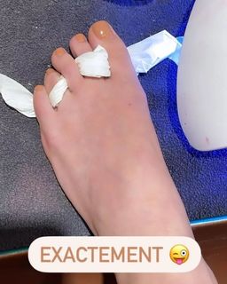 Capucine Anav feet photo thumbnail