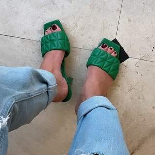 Capucine Anav feet photo thumbnail