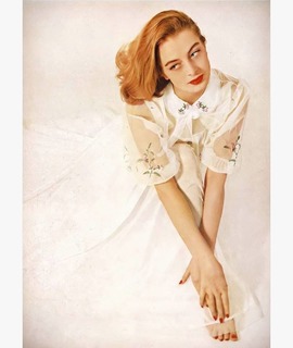 Capucine feet photo 2