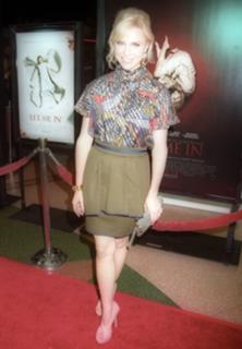Cara Buono feet photo thumbnail