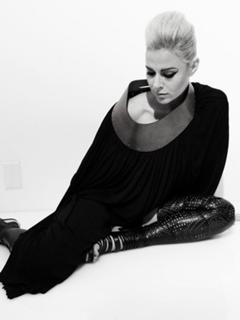 Cara Buono feet photo thumbnail
