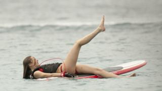 Cara Delevingne feet photo thumbnail
