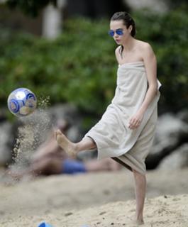 Cara Delevingne feet photo thumbnail