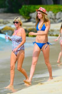 Cara Delevingne feet photo thumbnail