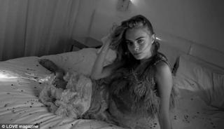 Cara Delevingne feet photo thumbnail