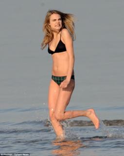 Cara Delevingne feet photo thumbnail