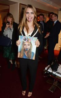 Cara Delevingne feet photo thumbnail