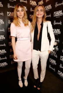 Cara Delevingne feet photo thumbnail
