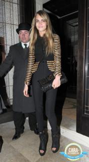 Cara Delevingne feet photo thumbnail