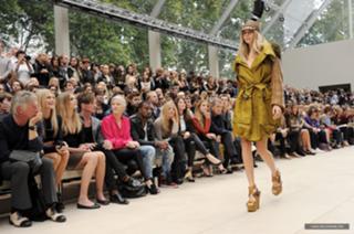 Cara Delevingne feet photo thumbnail
