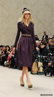 Cara Delevingne feet photo thumbnail