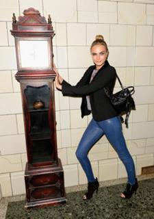 Cara Delevingne feet photo thumbnail
