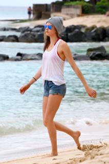 Cara Delevingne feet photo thumbnail