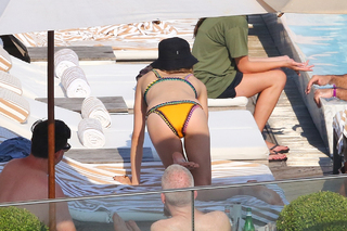 Cara Delevingne feet photo thumbnail