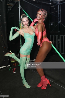 Cara Delevingne feet photo thumbnail
