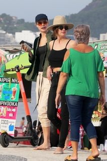 Cara Delevingne feet photo thumbnail