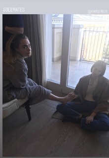 Cara Delevingne feet photo thumbnail