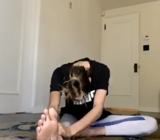 Cara Delevingne feet photo thumbnail