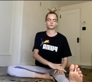 Cara Delevingne feet photo thumbnail