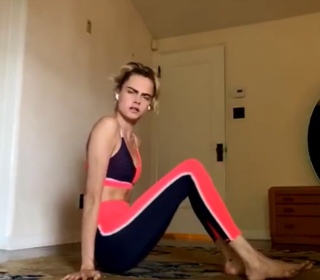 Cara Delevingne feet photo thumbnail