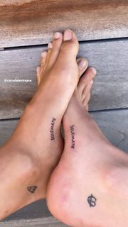 Cara Delevingne feet photo thumbnail