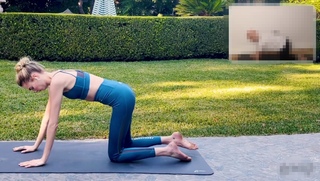 Cara Delevingne feet photo thumbnail