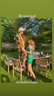 Cara Delevingne feet photo thumbnail