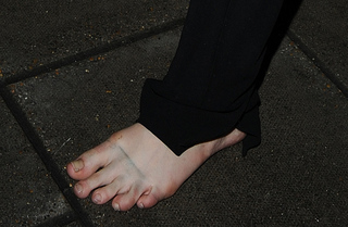 Cara Delevingne feet photo thumbnail