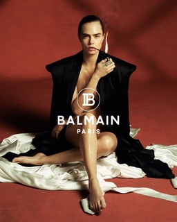 Cara Delevingne feet photo thumbnail