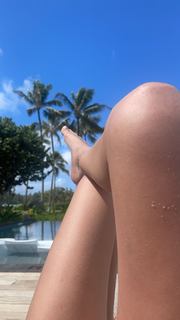 Cara Delevingne feet photo thumbnail