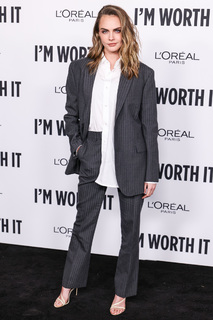 Cara Delevingne feet photo thumbnail