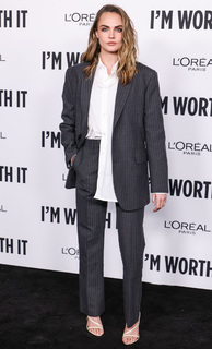 Cara Delevingne feet photo thumbnail