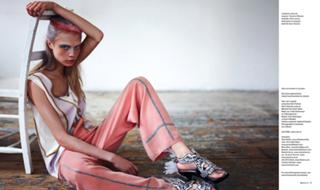 Cara Delevingne feet photo thumbnail