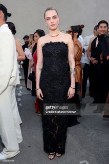 Cara Delevingne feet photo thumbnail