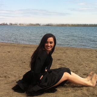 Cara Gee feet photo 16