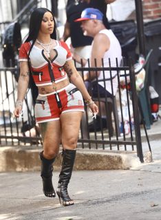 Cardi B feet photo 5