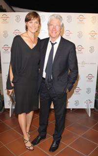 Carey Lowell feet photo thumbnail