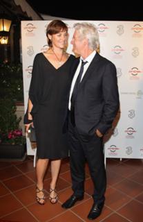 Carey Lowell feet photo thumbnail