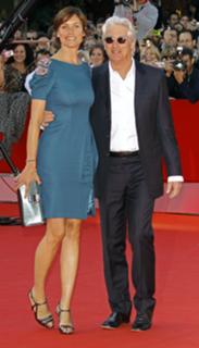 Carey Lowell feet photo thumbnail